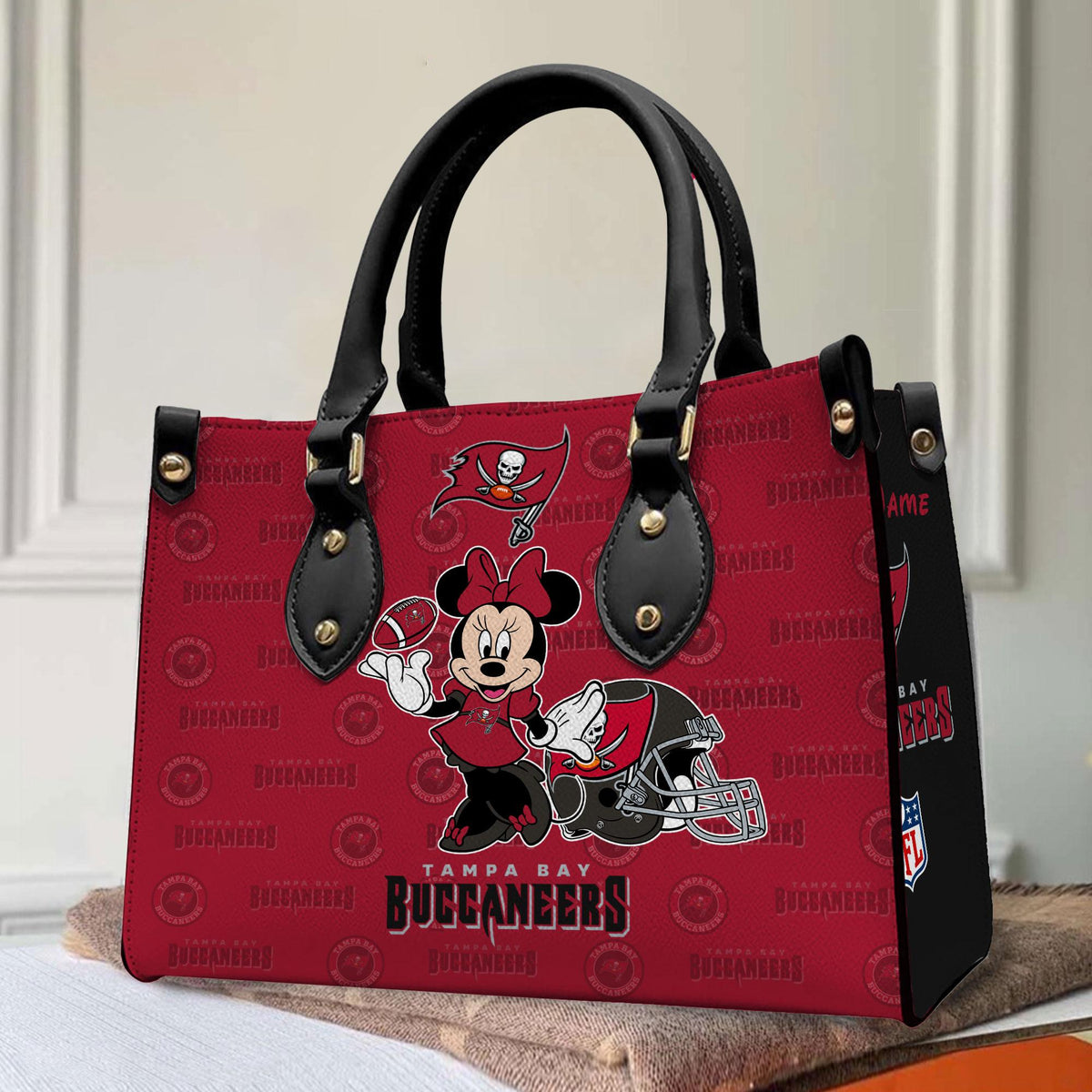 Tampa Bay Buccaneers Personalized Leather Hand Bag BB377