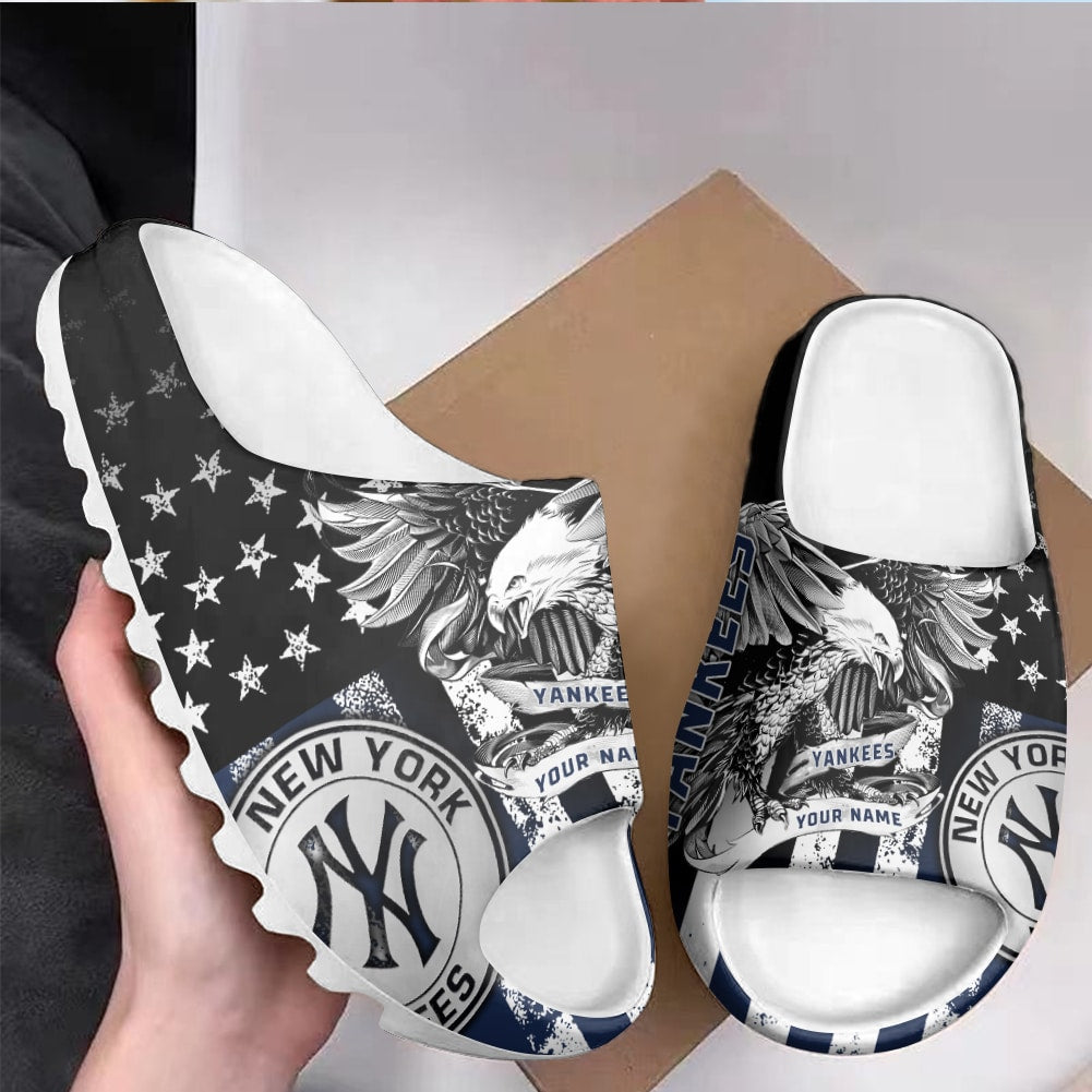 New York Yankees Personalized Yeezy Slippers Shoes SPT078