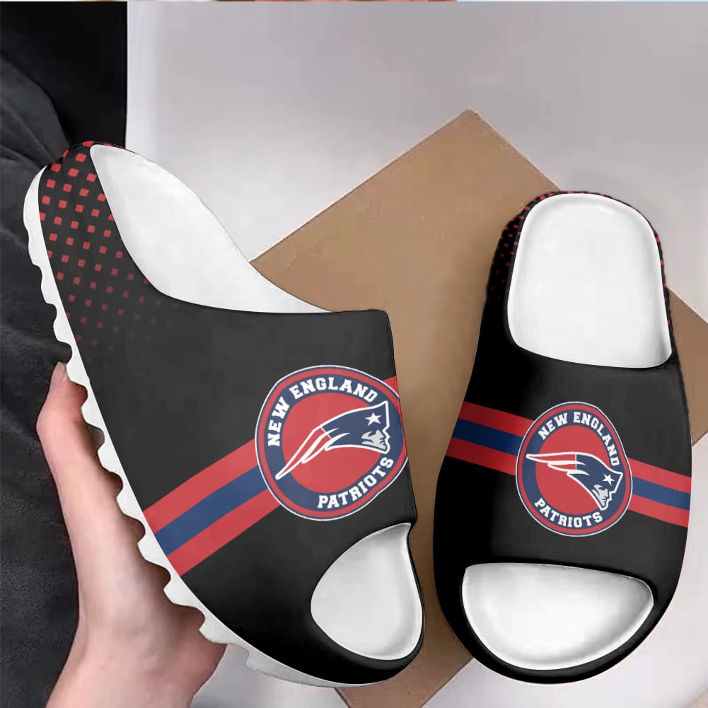 New England Patriots Personalized Yeezy Slippers Shoes SPT010