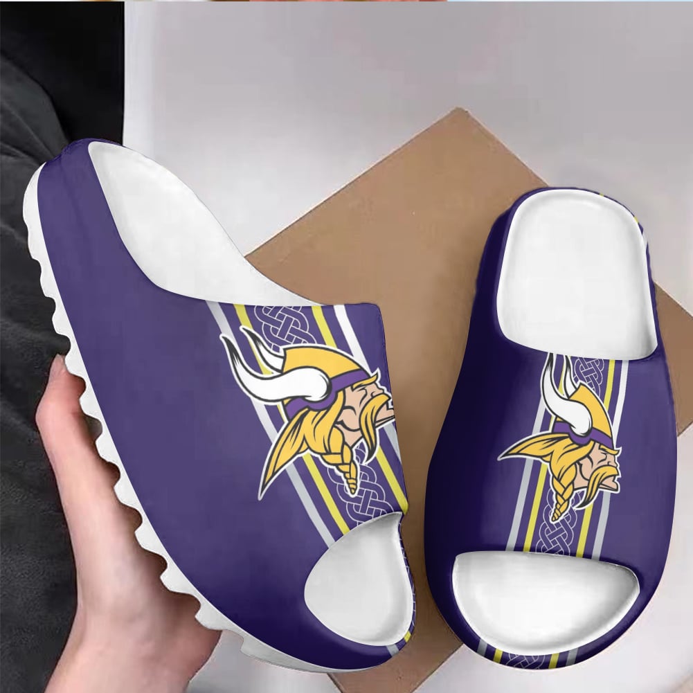 Minnesota Vikings Yeezy Slippers Shoes SPT029