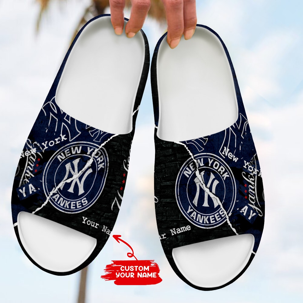 New York Yankees Personalized Yeezy Slippers Shoes SPT085